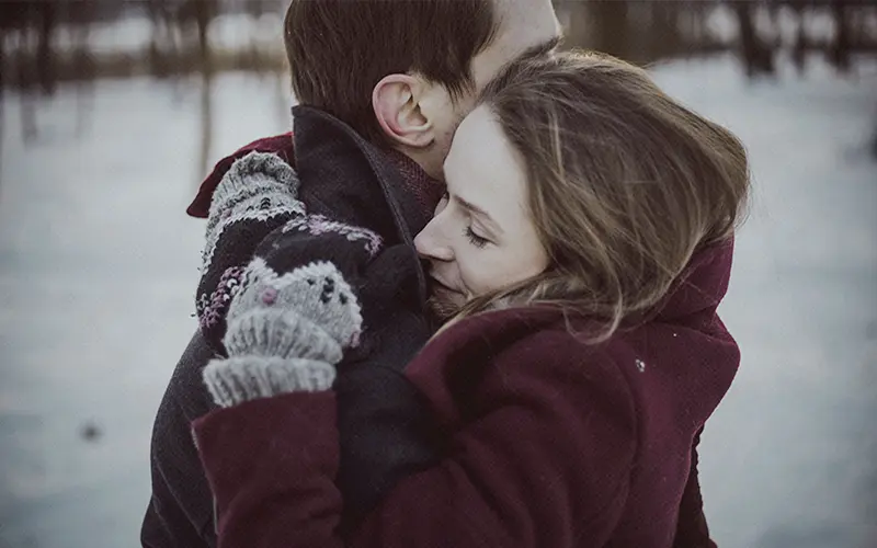 A PS Action Preview On An Image Of A Couple Hugging